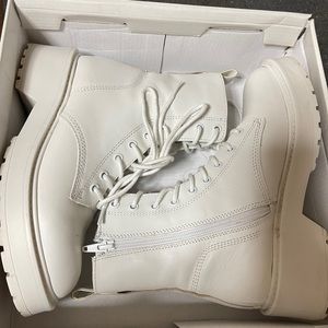 White lace up Steve Madden boots size 7 1/2
